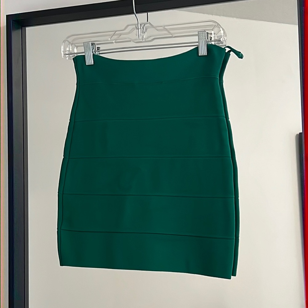 Famous BCBG bandage skirt in a rich green color, great for a night out!